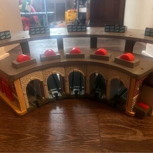 Thomas & Friends Wooden Train Tidmouth Engine Shed Deluxe Wood NO FRONT TABLE